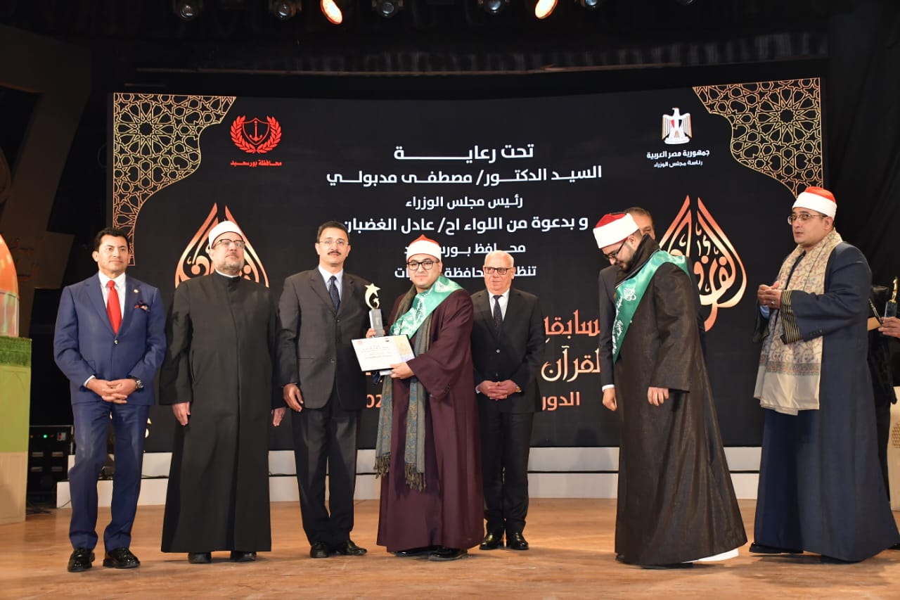 تكريم أقرب الأصوات محاكاة للشيخ الشحات محمد أنور 