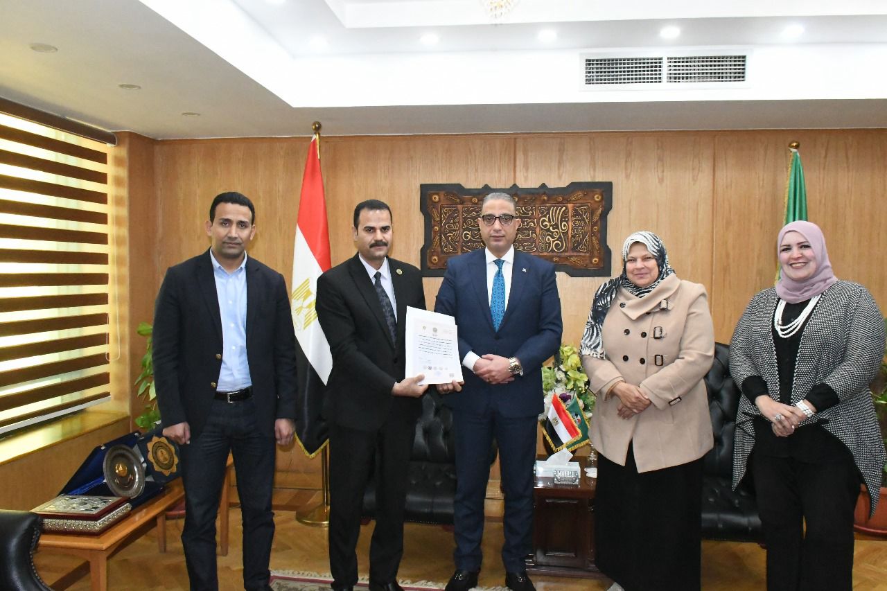 محافظ الفيوم يكرم خريجي المبادرة الرئاسية 1000 مدير مدرسة 