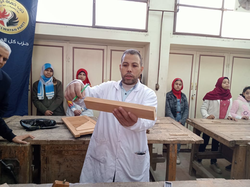 دورة تدريبية تأهيلية لذوي الهمم على النجارة والسباكة والخزف بمدارس التعليم الفني بالفيوم 