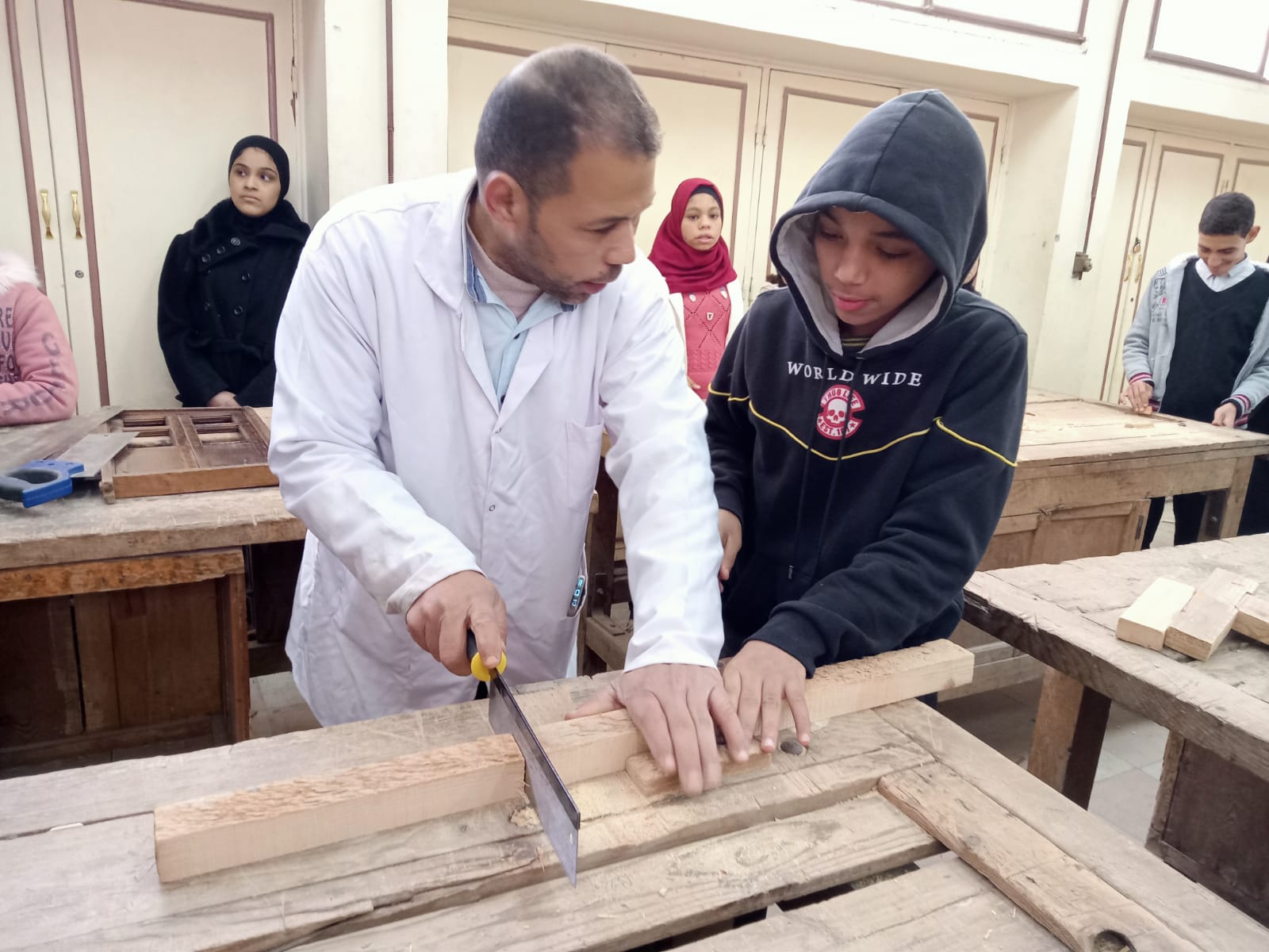 دورة تدريبية تأهيلية لذوي الهمم على النجارة والسباكة والخزف بمدارس التعليم الفني بالفيوم 