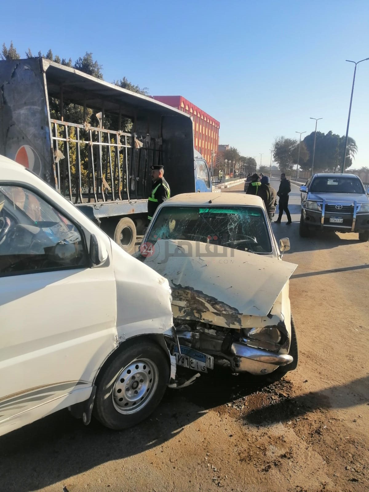 حادث تصادم بين سيارة ملاكي وميكروباص صغير 