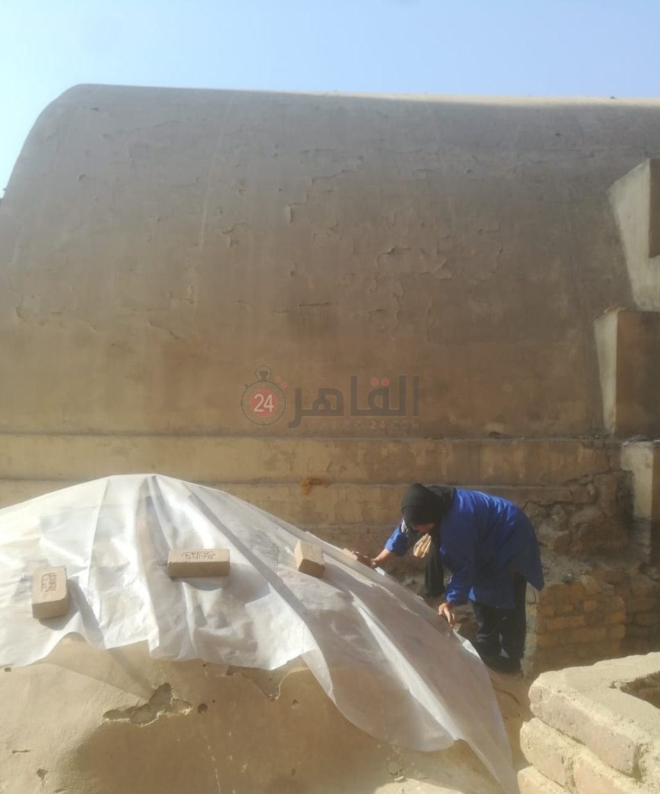 تغطية القباب بالبولي إثيلين حماية من الأمطار  (2)