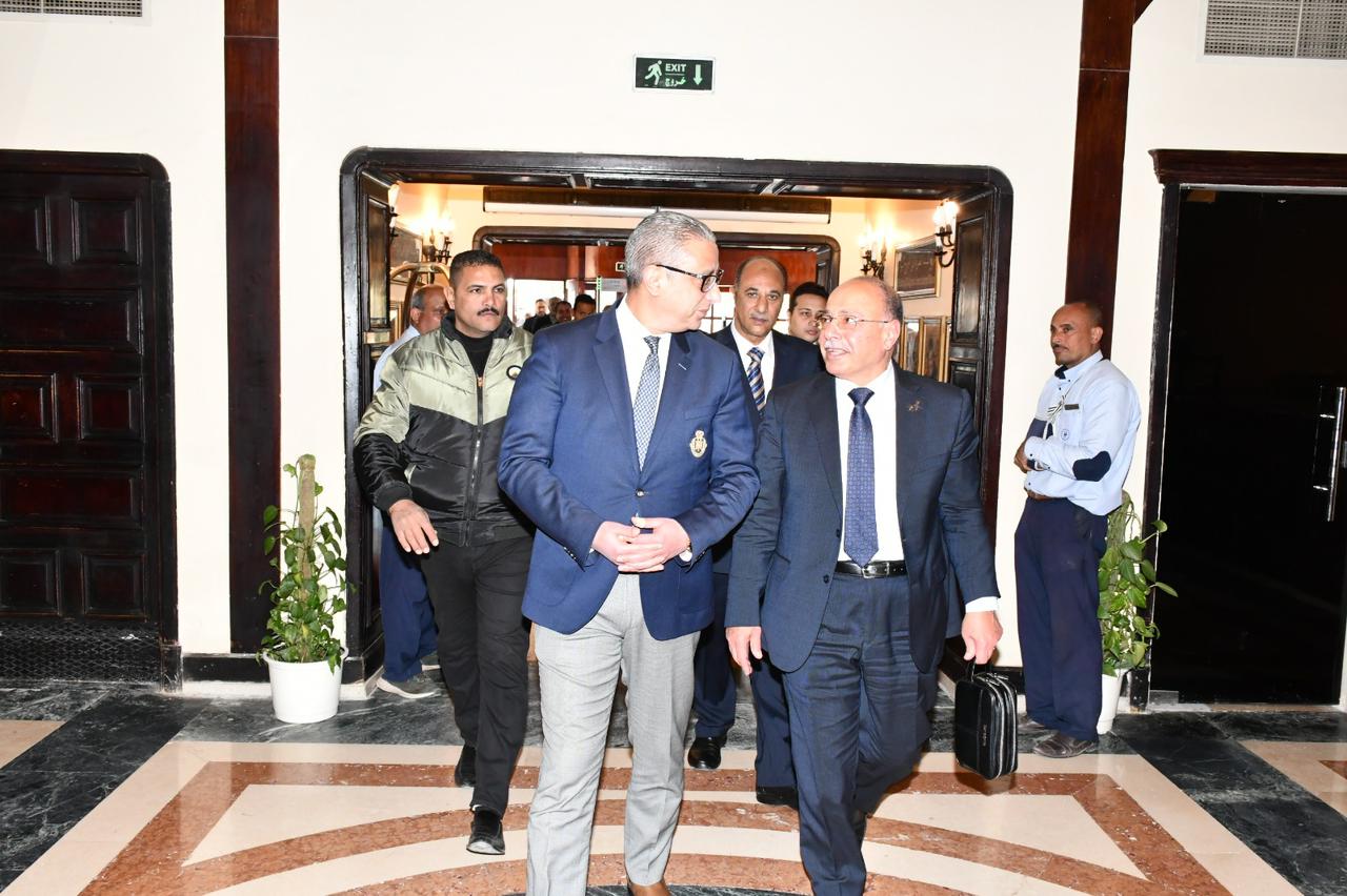 محافظ الفيوم ورئيس الوطني للاستثمار يتفقدان الفرص الاستثمارية على بحيرة قارون