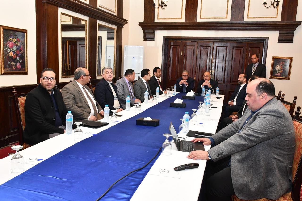 محافظ الفيوم ورئيس الوطني للاستثمار يتفقدان الفرص الاستثمارية على بحيرة قارون