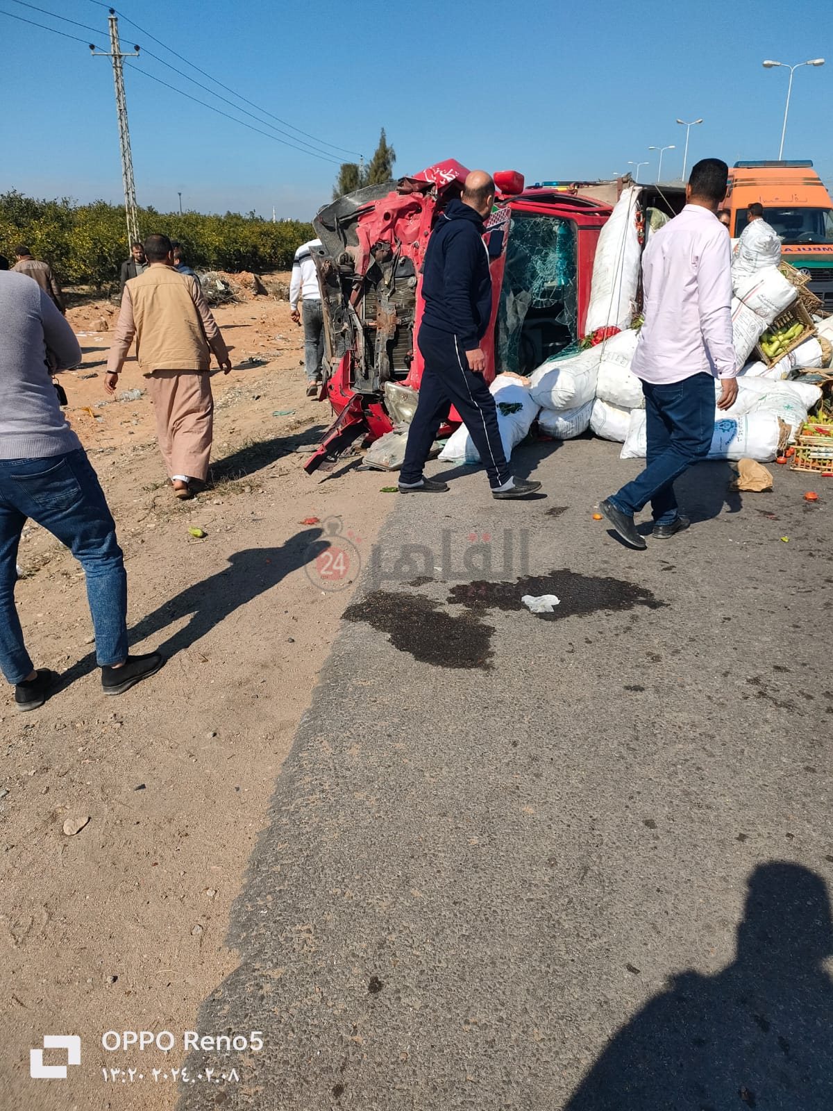 إصابة 5 أشخاص في حادث تصادم سيارتين بطريق الصالحية في الشرقية