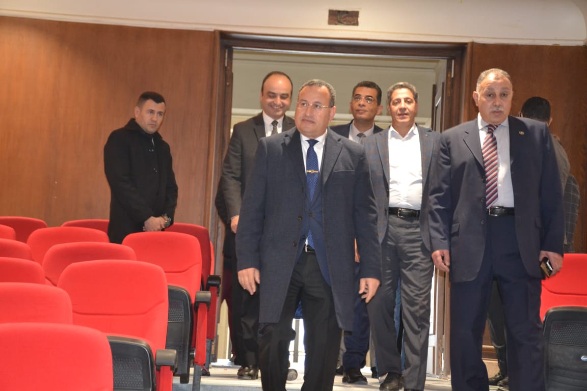 رئيس جامعة الإسكندرية يتفقد بدء الفصل الدراسي الثاني 