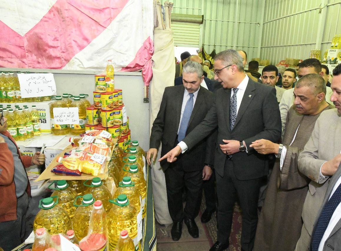 محافظ الفيوم يفتتح معرض أهلا رمضان لبيع السلع الغذائية بأسعار مخفضة