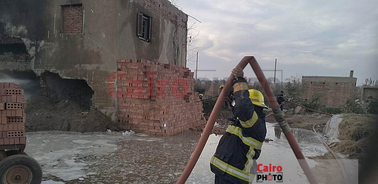 الصور الأولي لحريق مصنع طوب بالبحيرة 
