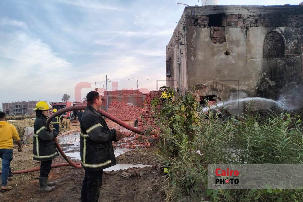 الصور الأولي لحريق مصنع طوب بالبحيرة 