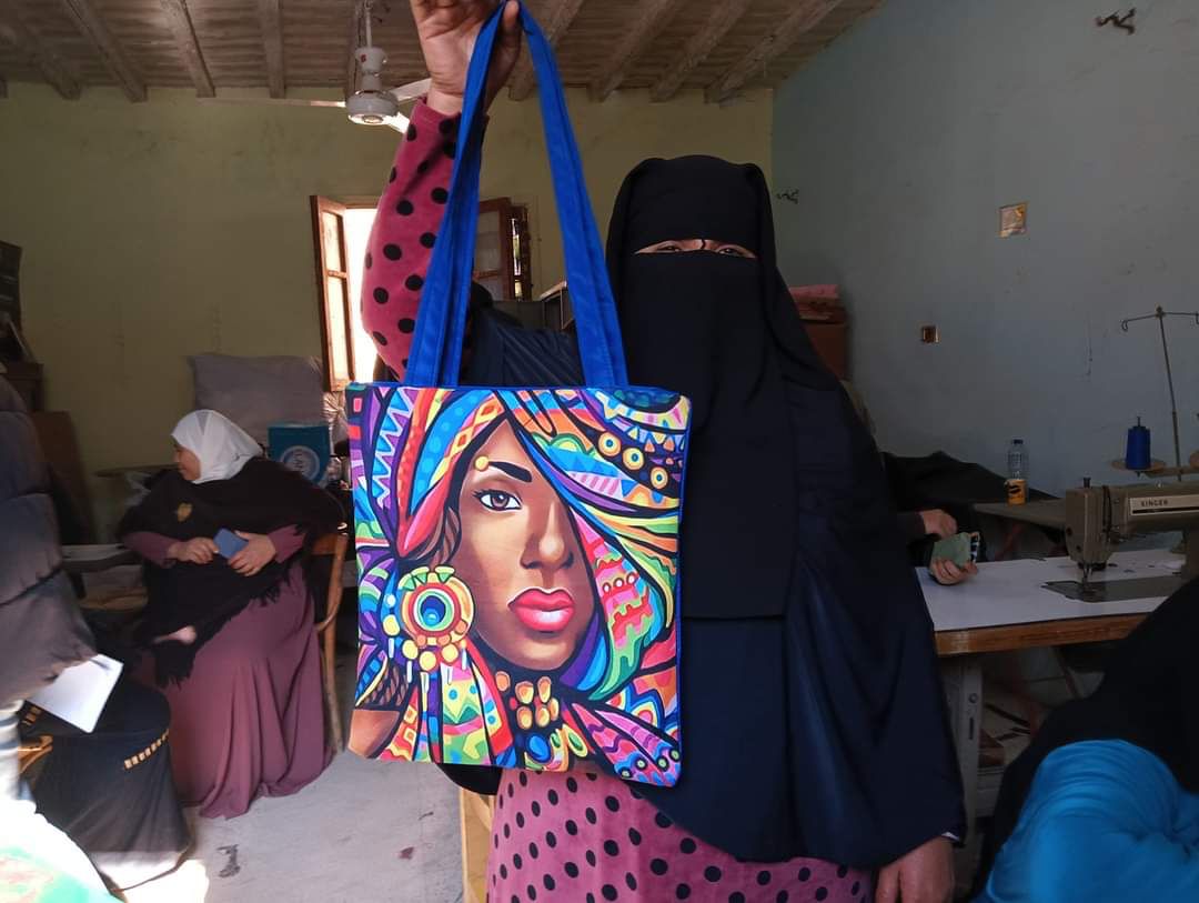 دورة تدريبية لمستفيدات تكافل وكرامة حول صناعة الجلد والشنط القماش