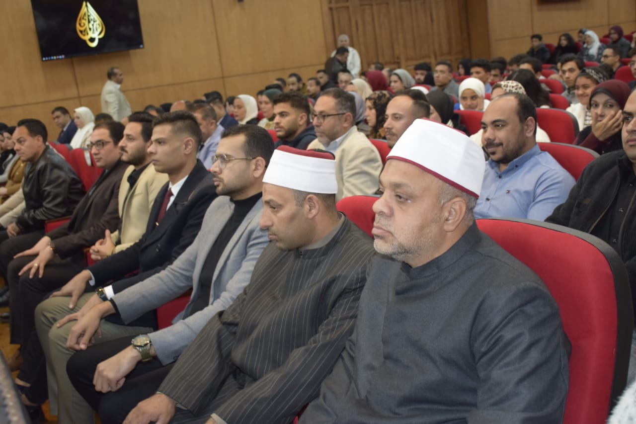 محافظ بورسعيد يكرم فريق الفائزون 