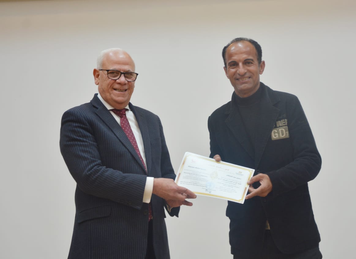 محافظ بورسعيد يكرم فريق الفائزون 