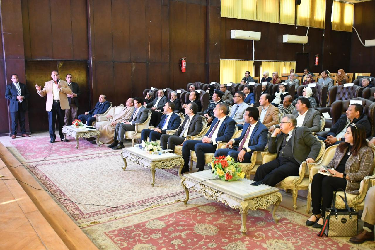 الجلسة الحوارية مع أعضاء مجلسي النواب والشيوخ بالفيوم