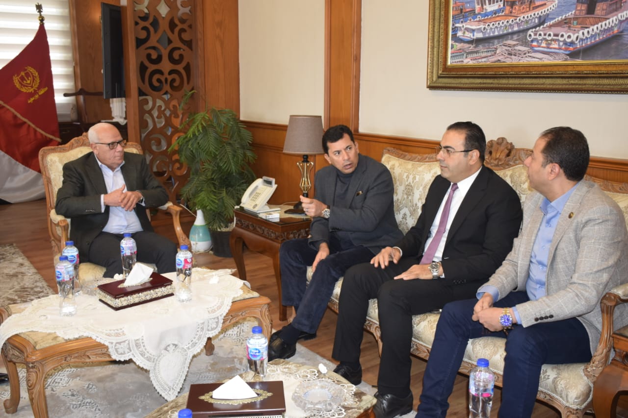 محافظ بورسعيد يستقبل وزير الشباب والرياضة