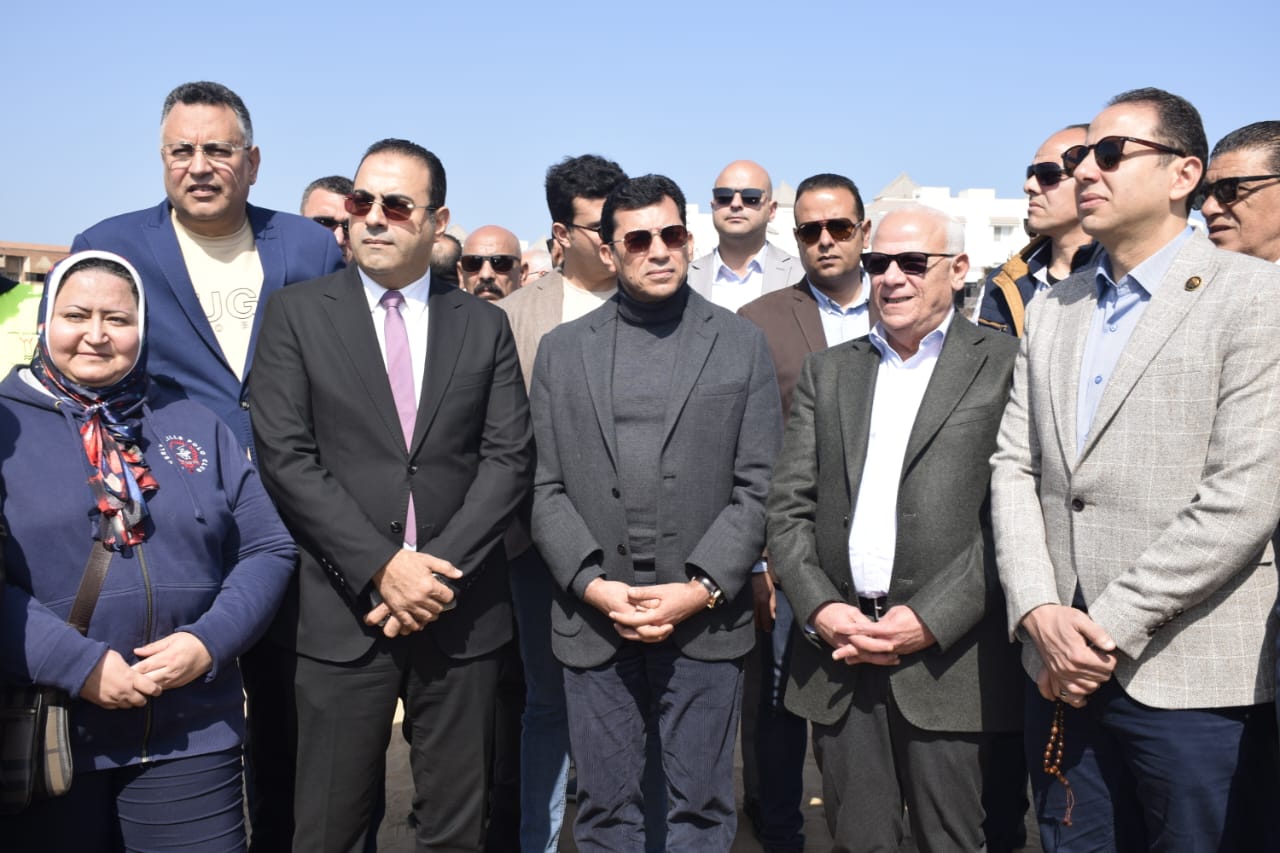 وزير الشباب والرياضة يتفقد سير الأعمال الإنشائية باستاد النادي المصري الجديد