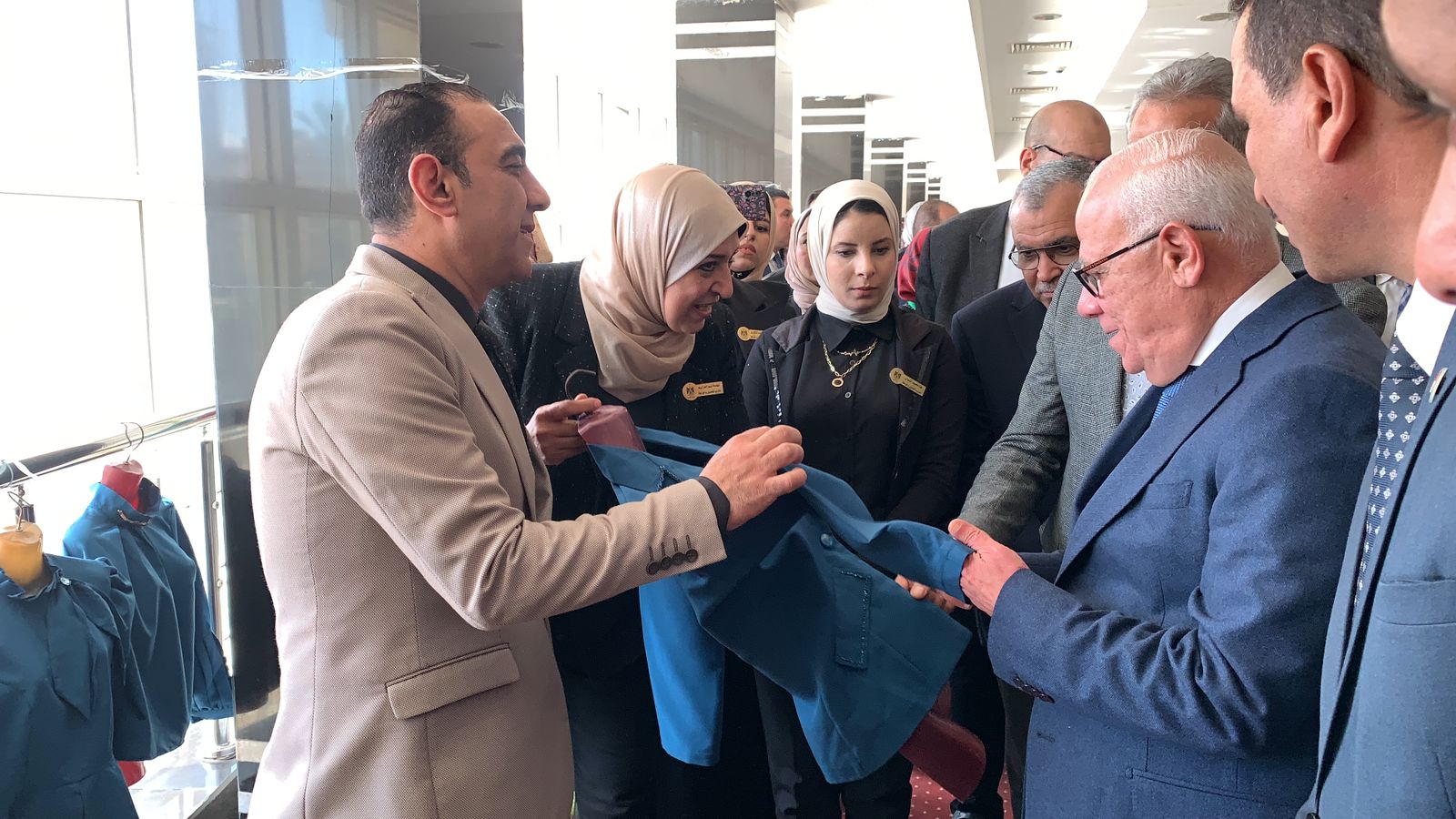 وزير العمل يتفقد معرض ببورسعيد 