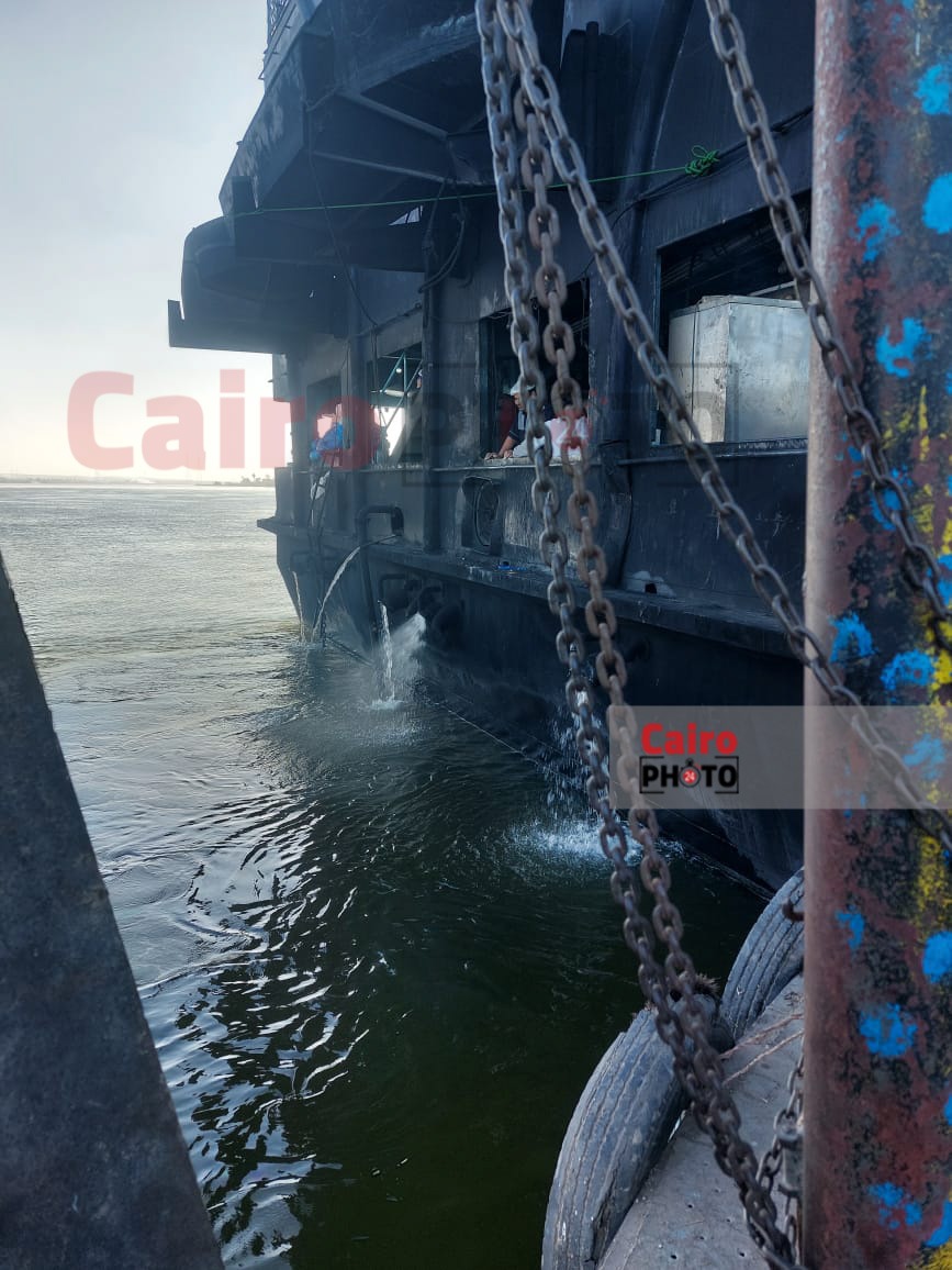 الصور الأولي لجنوح باخرة سياحية بنهر النيل