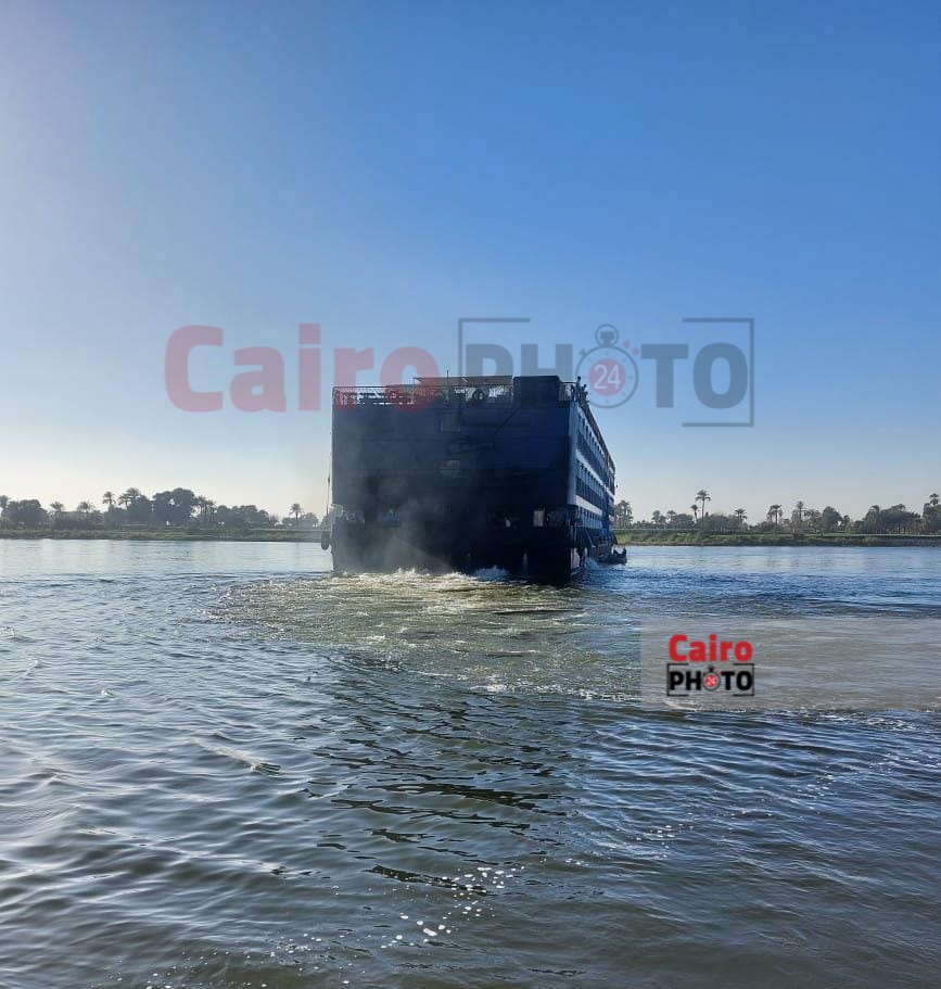 الصور الأولي لجنوح باخرة سياحية بنهر النيل