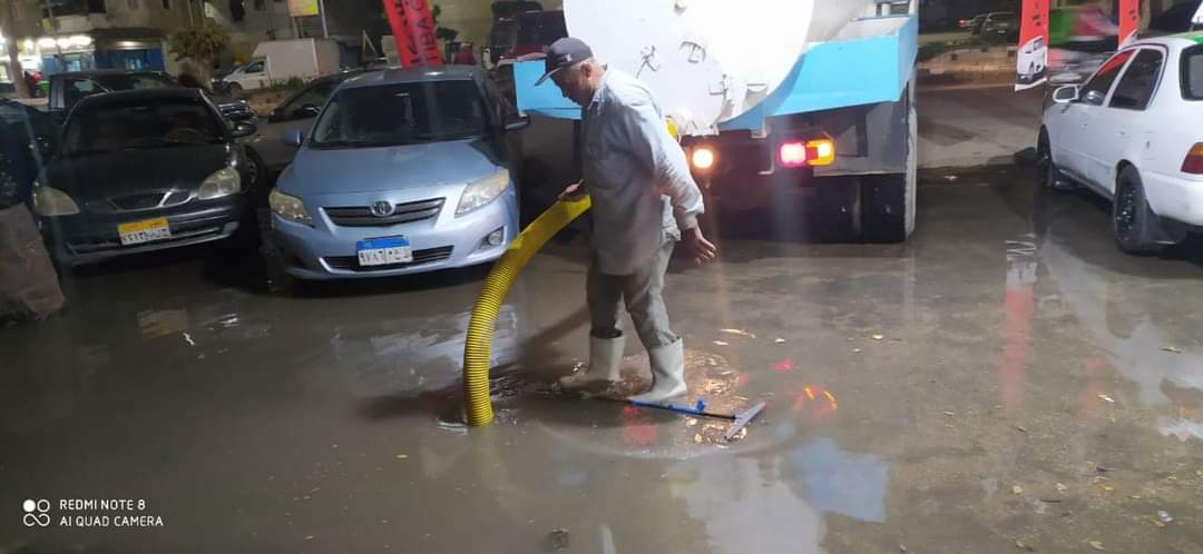 كسر بمحبس مياه عمومي يُغرق شوارع حي المناخ ببورسعيد