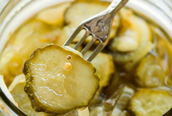 طريقة عمل مخلل الخيار السريع