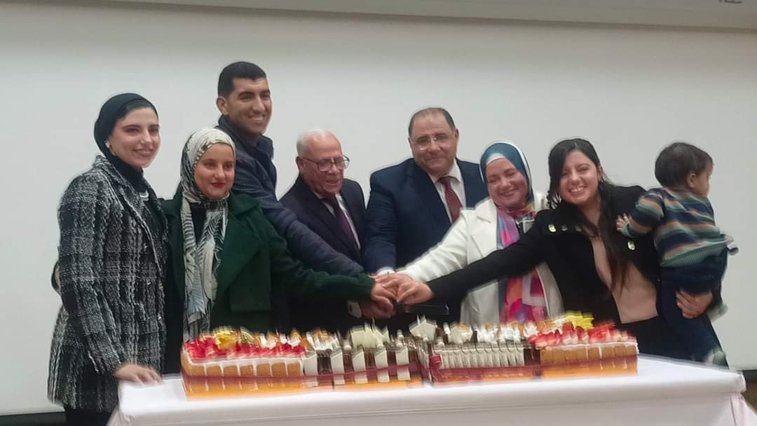 محافظ بورسعيد يكرم السكرتير العام