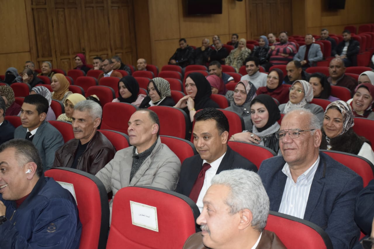 محافظ بورسعيد يكرم السكرتير العام