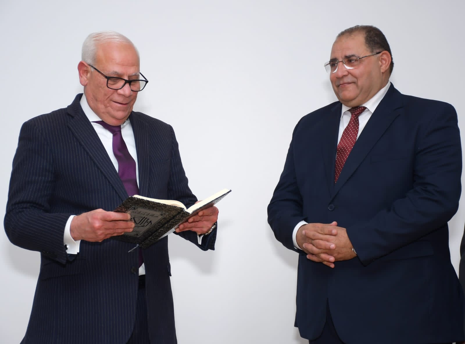 محافظ بورسعيد يكرم السكرتير العام