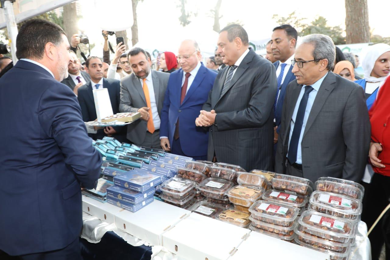 وزير التنمية المحلية ومحافظ القاهرة يفتتحان مهرجان القاهرة الدولي للتمور وخيرات رمضان بحديقة الحرية