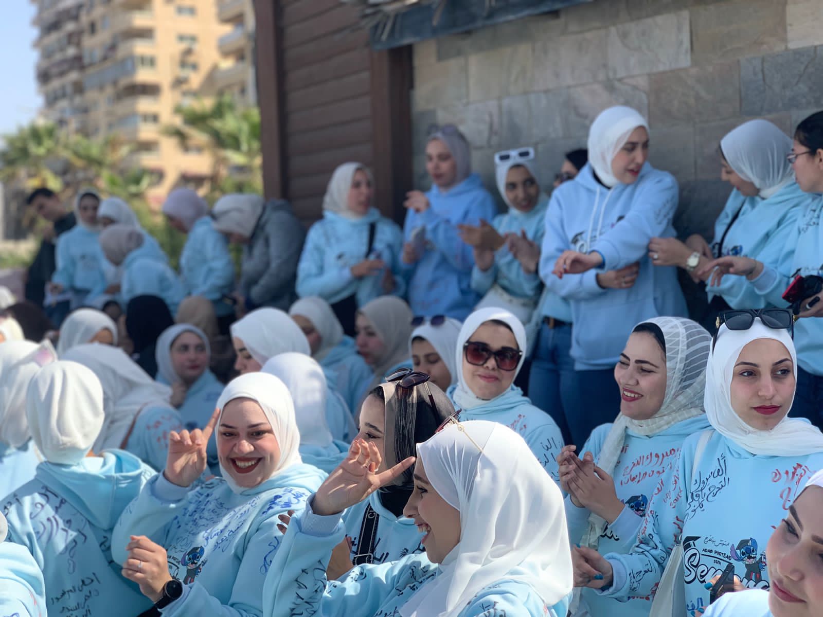 طلاب كلية الأداب ببورسعيد يحتفلون بقرب تخرجهم