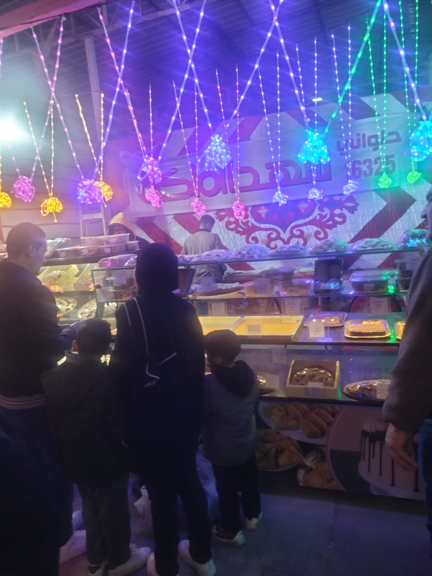 إقبال المواطنين على معارض أهلا رمضان بالإسكندرية 