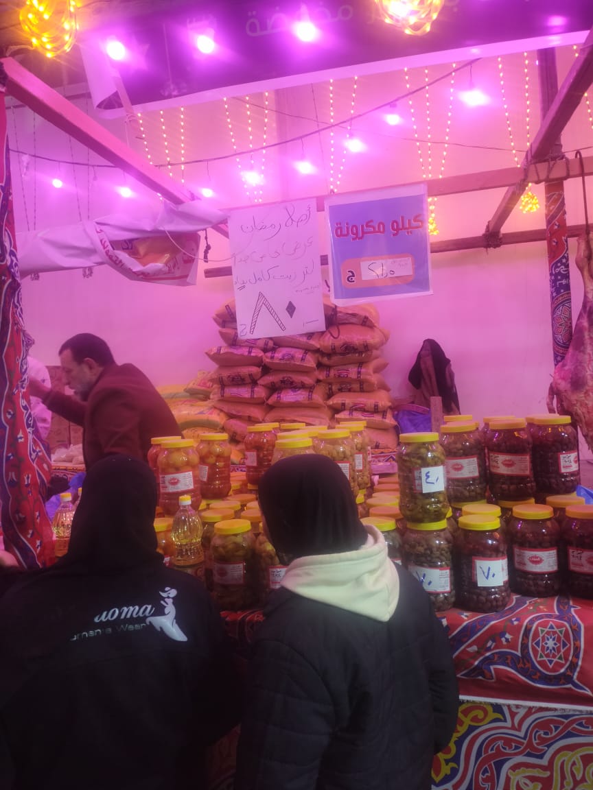 إقبال المواطنين على معارض أهلا رمضان بالإسكندرية 