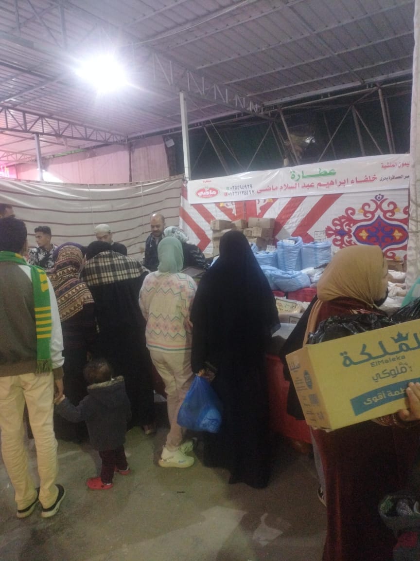 إقبال المواطنين على معارض أهلا رمضان بالإسكندرية 