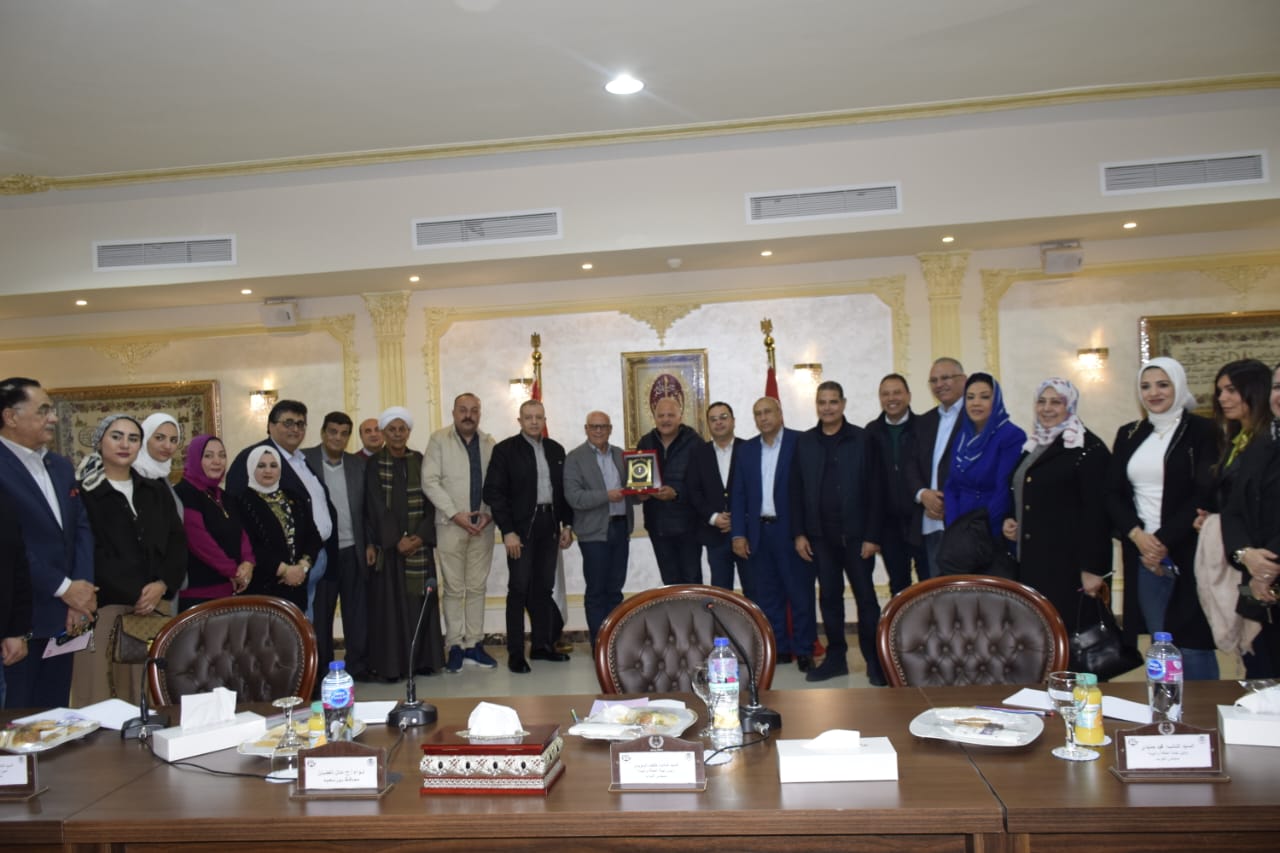 محافظ بورسعيد يستقبل أعضاء لجنة الطاقة والبيئة بمجلس النواب