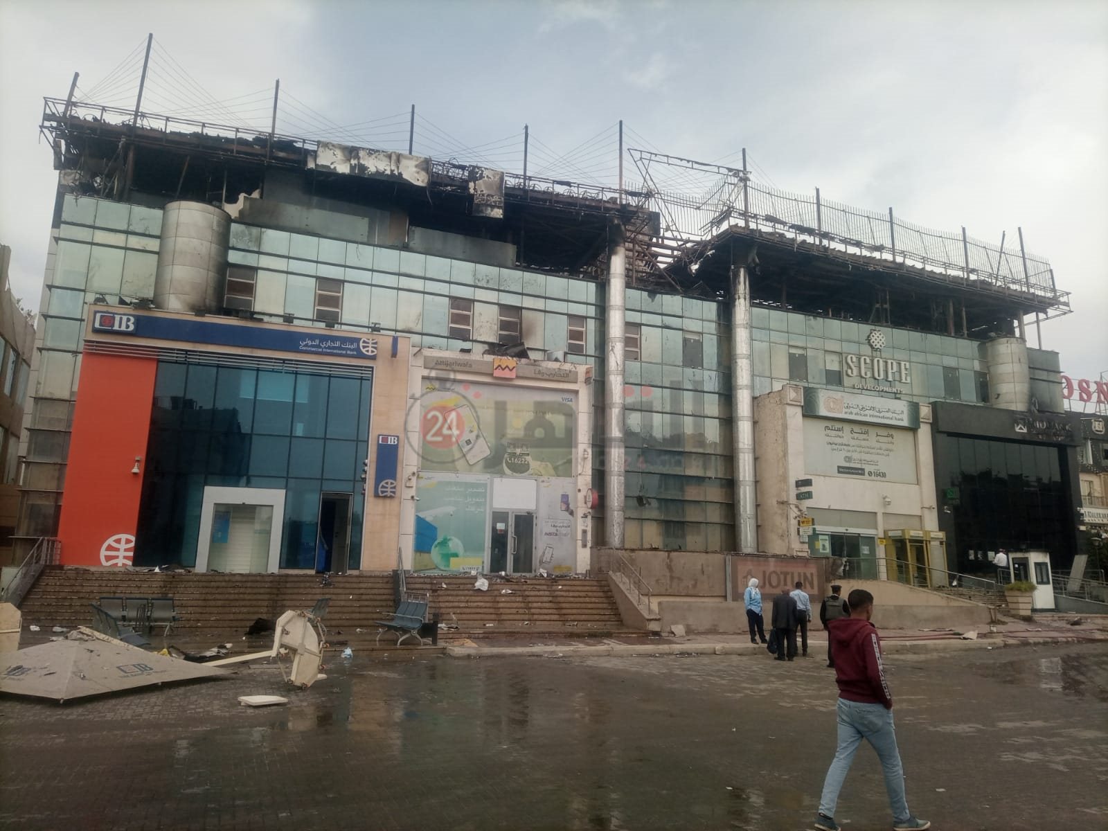حريق مجمع بنوك التجمع (2)