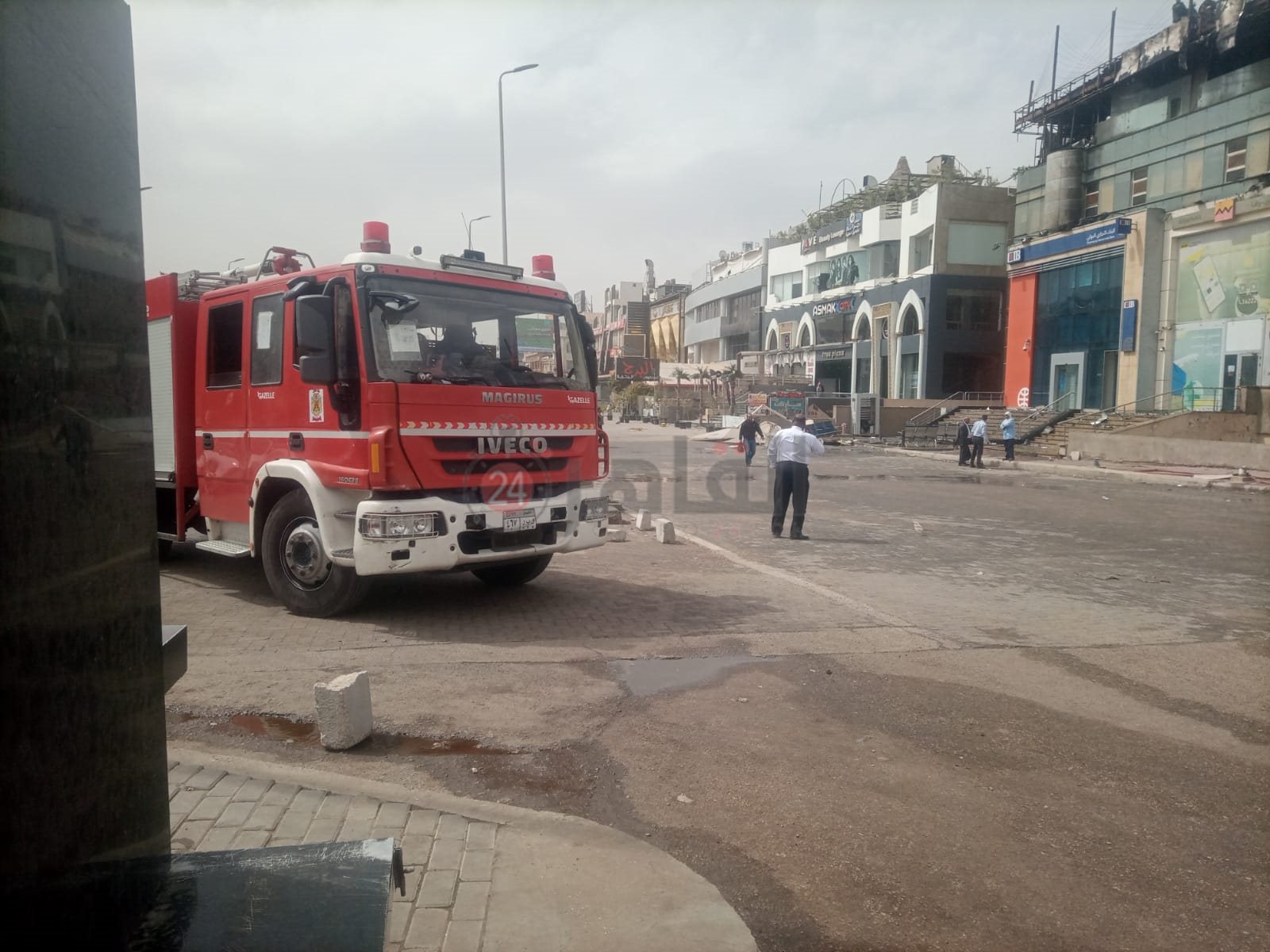 حريق مجمع بنوك التجمع (6)