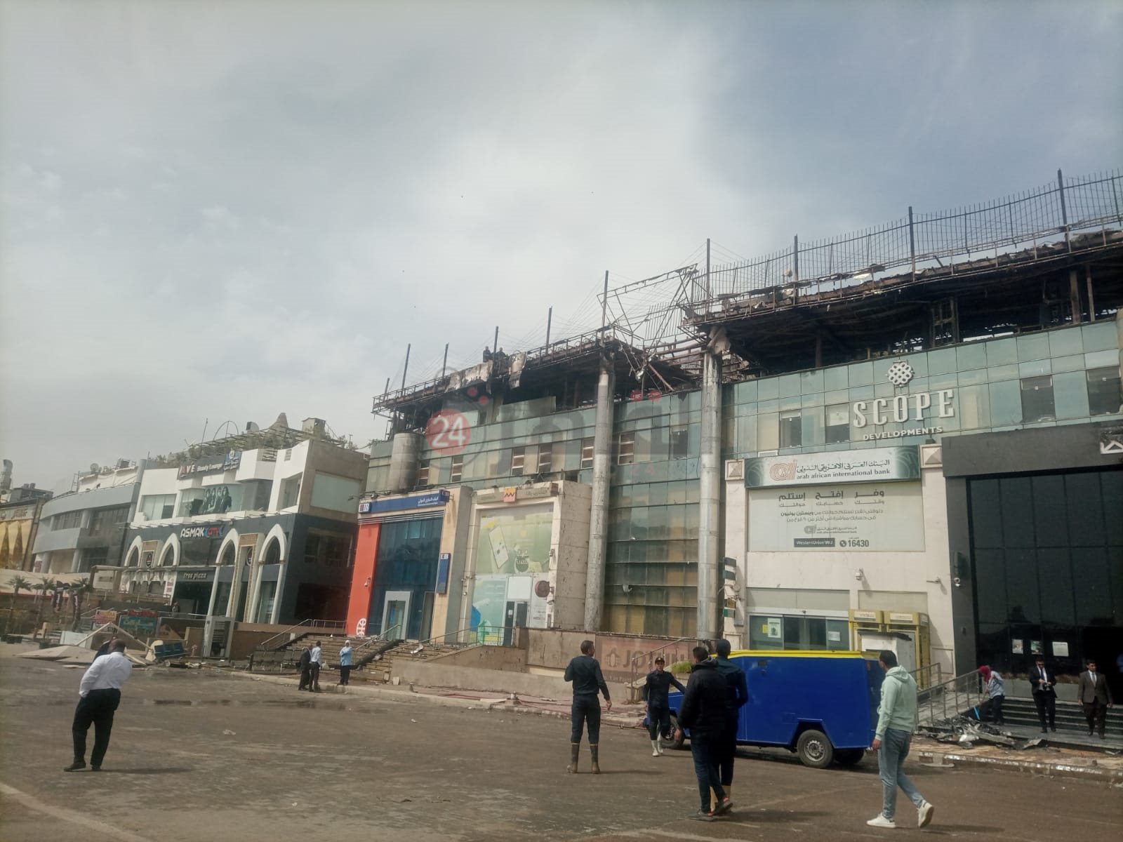 حريق مجمع بنوك التجمع (7)