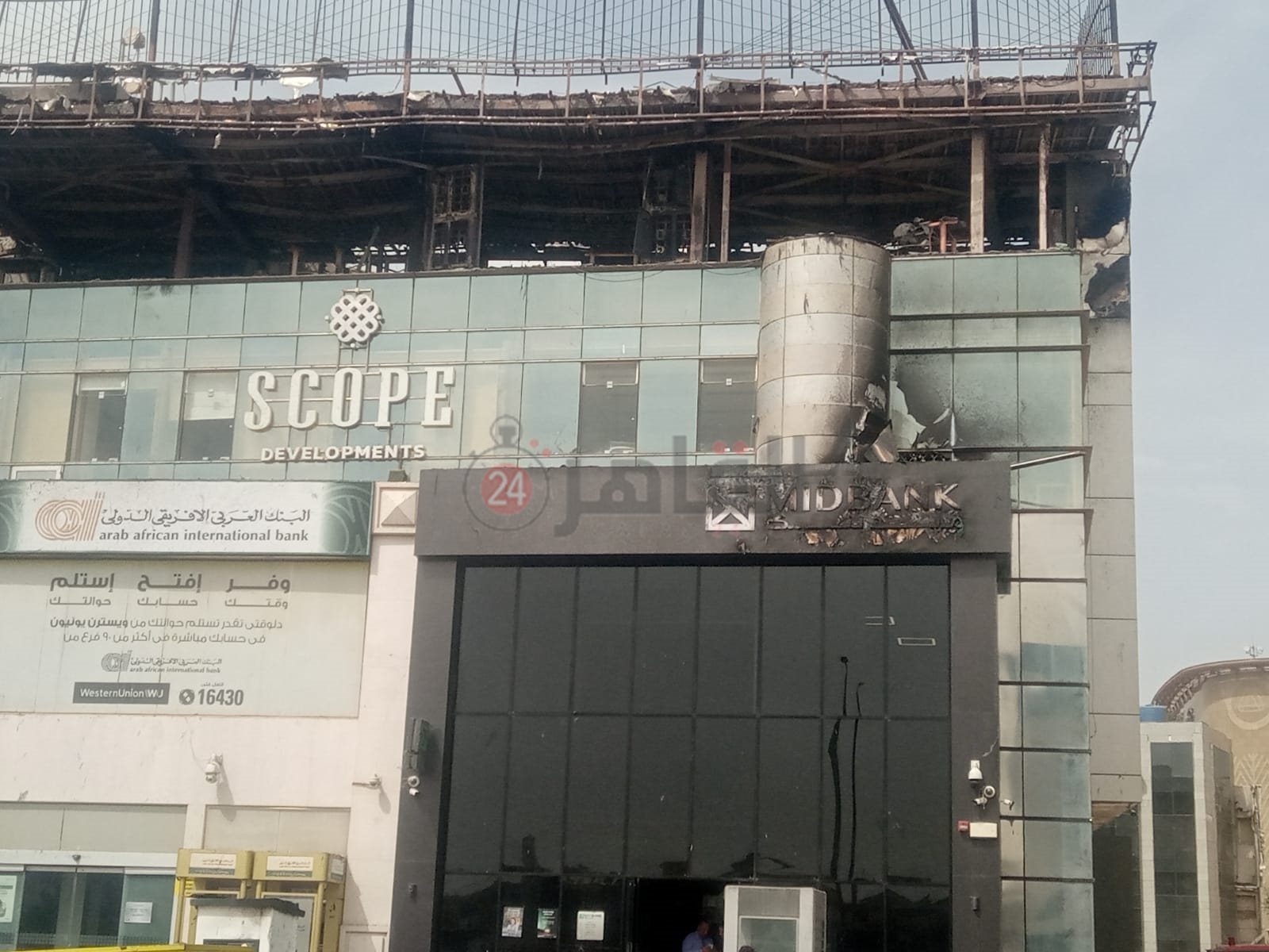 حريق مجمع بنوك التجمع (11)