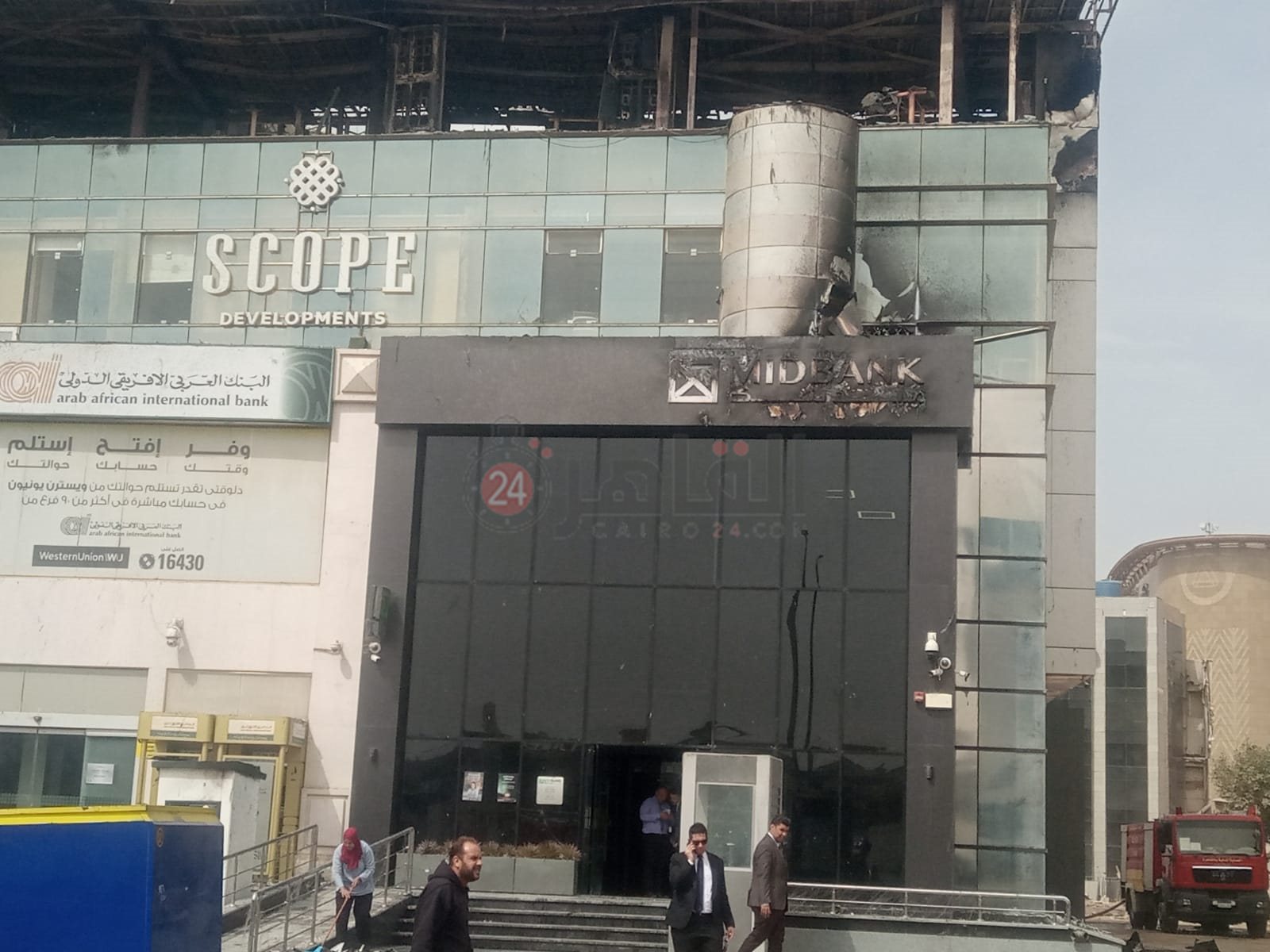 حريق مجمع بنوك التجمع (12)