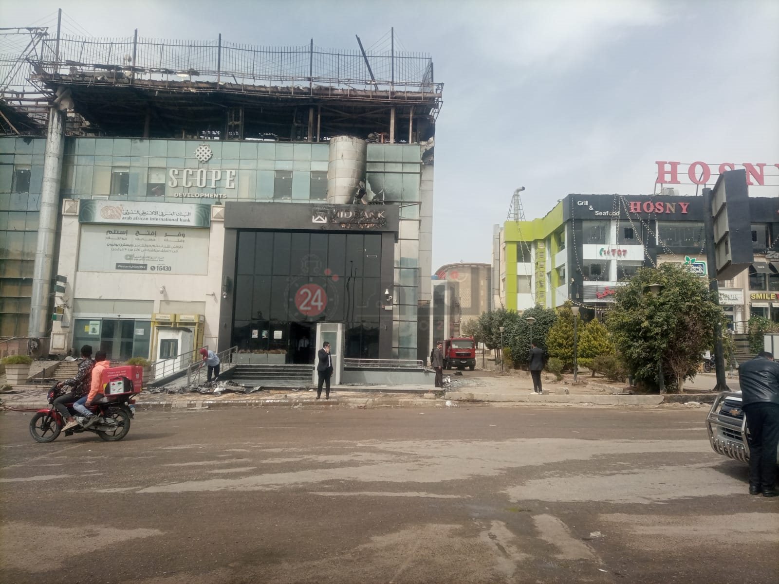 حريق مجمع بنوك التجمع (13)
