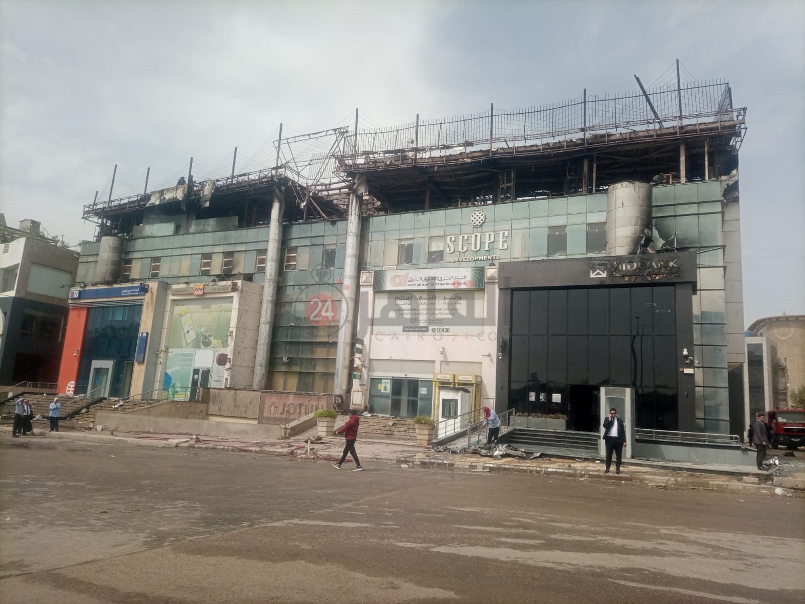 حريق مجمع بنوك التجمع (14)