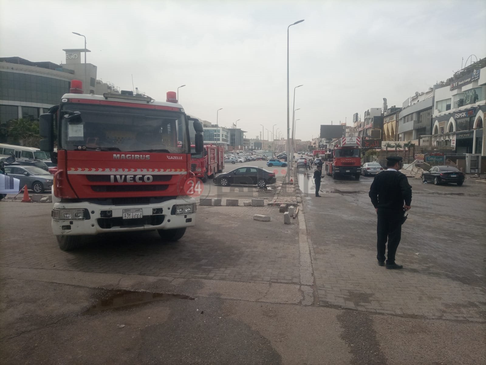 حريق مجمع بنوك التجمع (16)