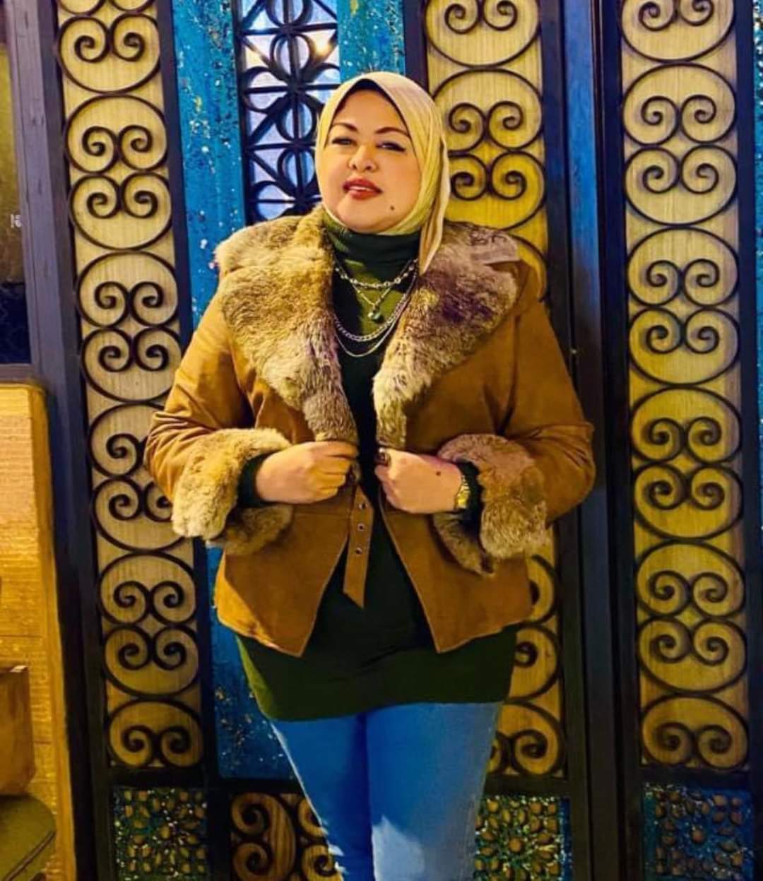 فتاة تلحق بوالدها المتوفي ببورسعيد 