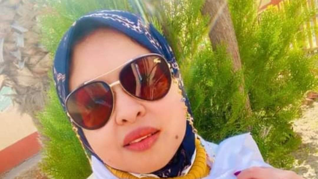 فتاة تلحق بوالدها المتوفي ببورسعيد - قص