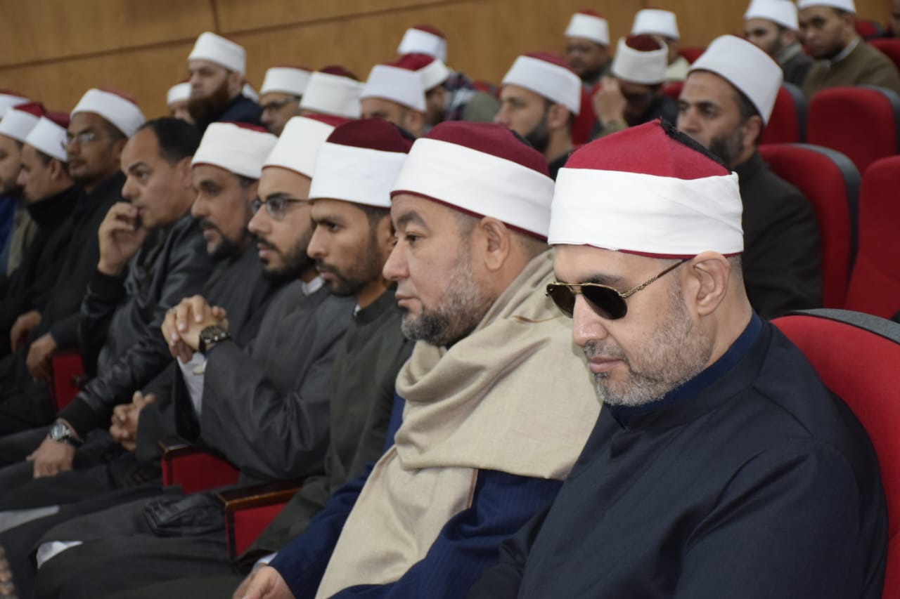 محافظ بورسعيد يلتقي أئمة المساجد