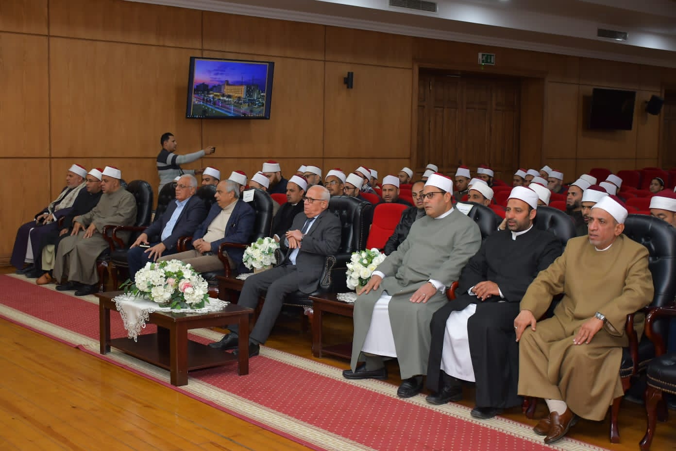 محافظ بورسعيد يلتقي أئمة المساجد