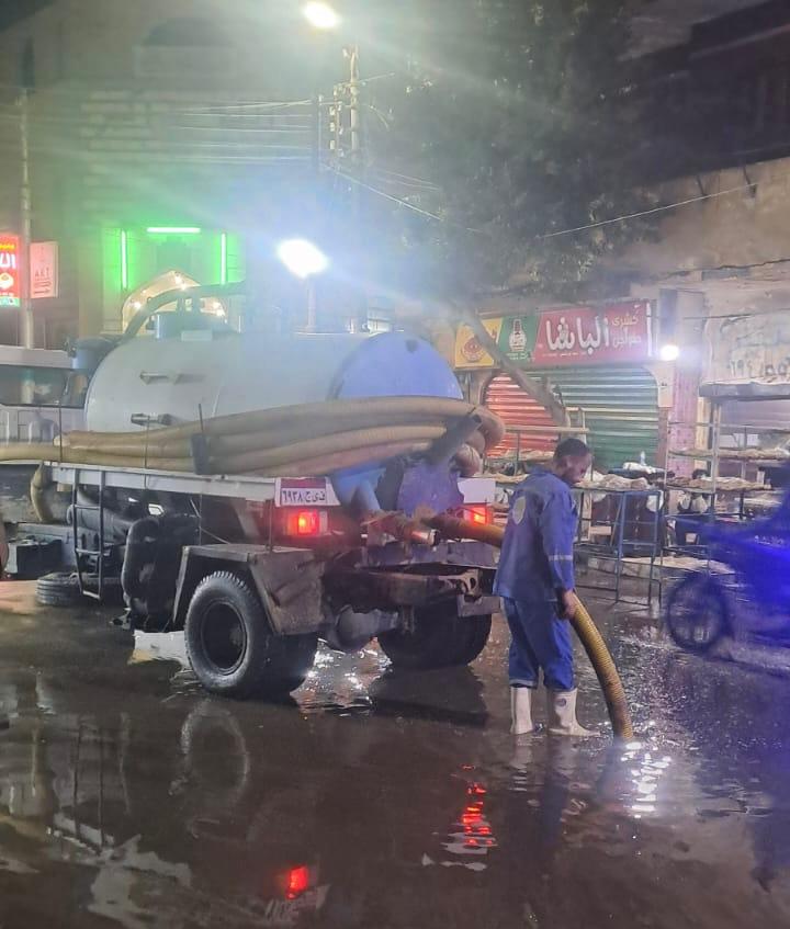 محافظ الفيوم يتابع رفع تراكمات مياه الأمطار من الشوارع وتداعيات الطقس السيئ