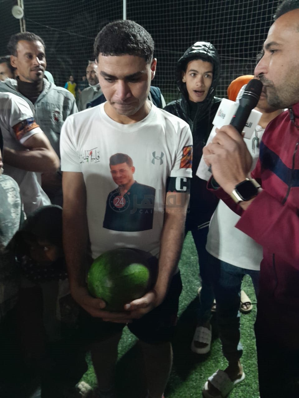 جائزة أحسن لاعب في دورة رمضانيه بالفيوم عبارة عن بطيخه