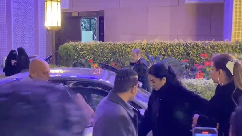 وفاء عامر (2)