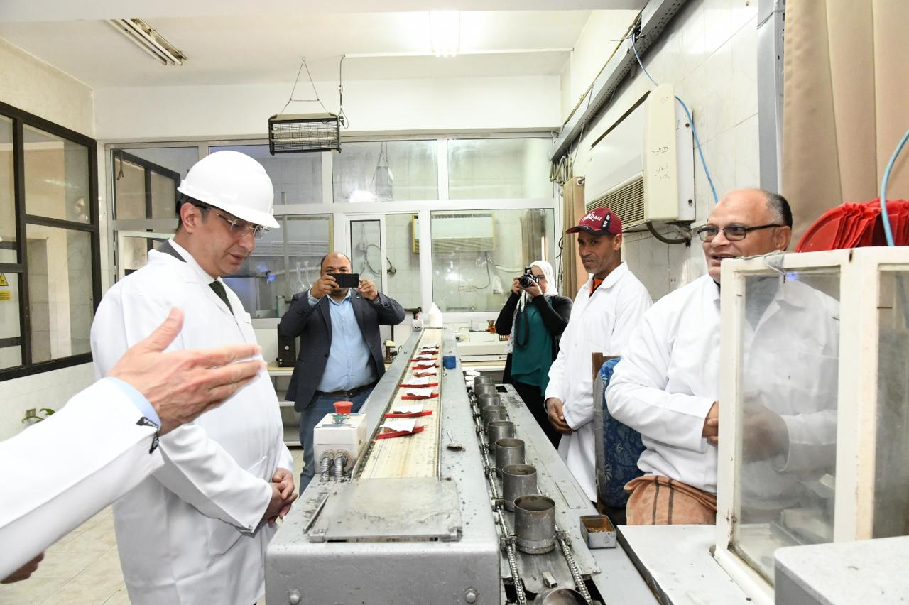 محافظ الفيوم يفتتح موسم البنجر ويتابع عمليات إستلام المحصول ومراحل الإنتاج بشركة السكر بقصر الباسل