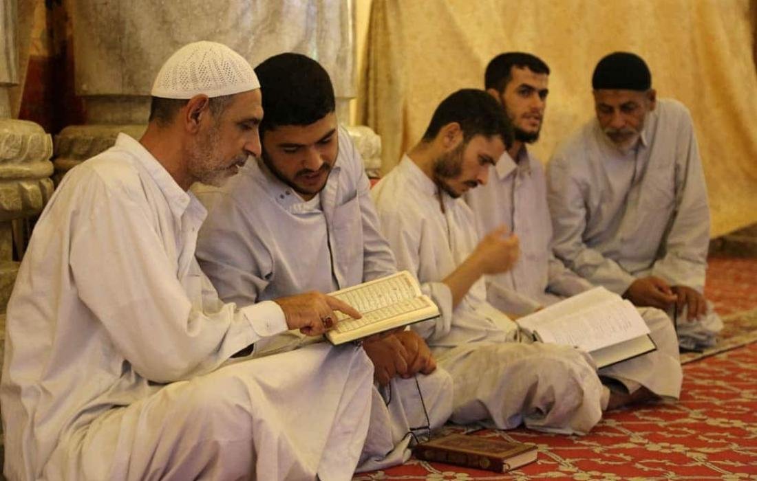 حكم الاعتكاف بالمساجد في شهر رمضان